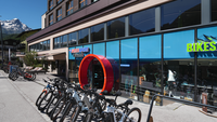 Intersport Glanzer Sölden Hotel Bergland mit Fahrrad Verleih im Sommer von Aussen